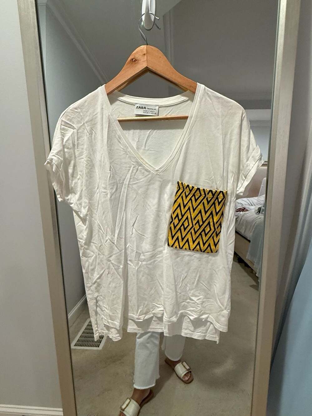 Zara Trafuluc White V-Neck T-Shirt with Yellow and Black Patterned Pocket Size S